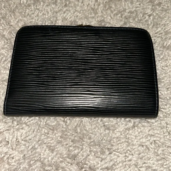 Louis Vuitton Epi Wallet - Picture 2 of 6